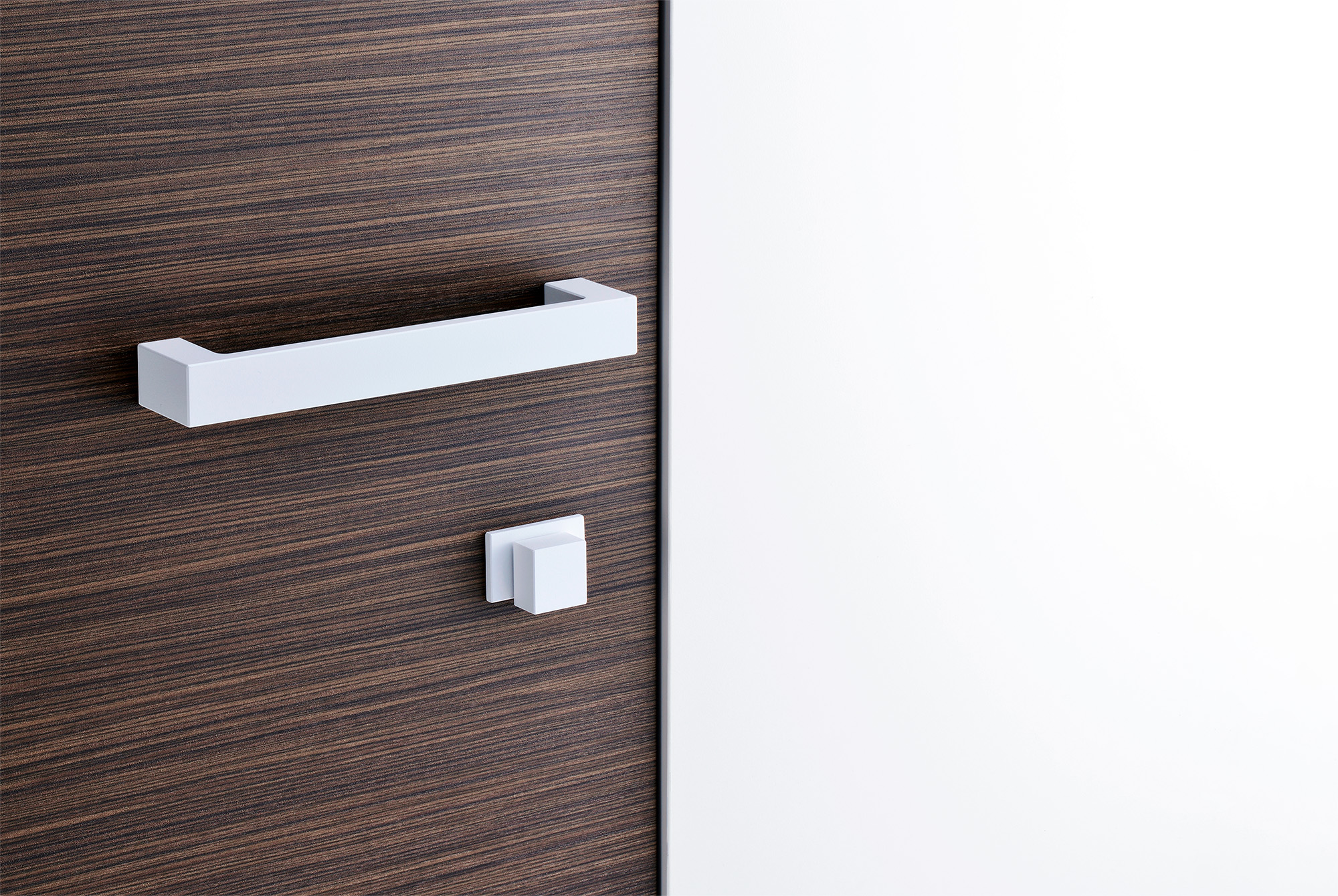 modric j お問い合わせ画像01